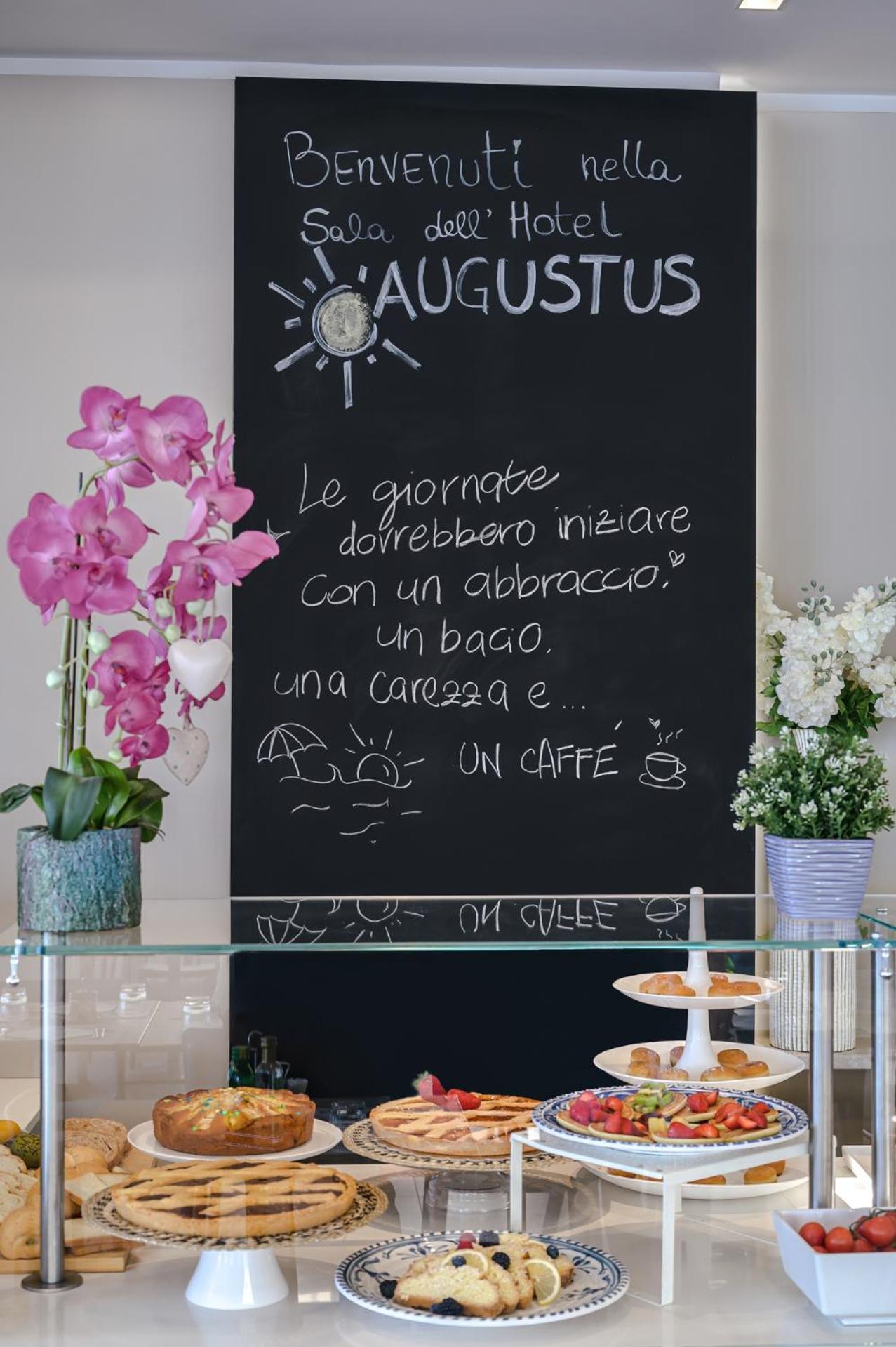 Hotel Augustus- Davanti A Noi C'E Solo Il Mare 米萨诺阿德里亚蒂科 外观 照片